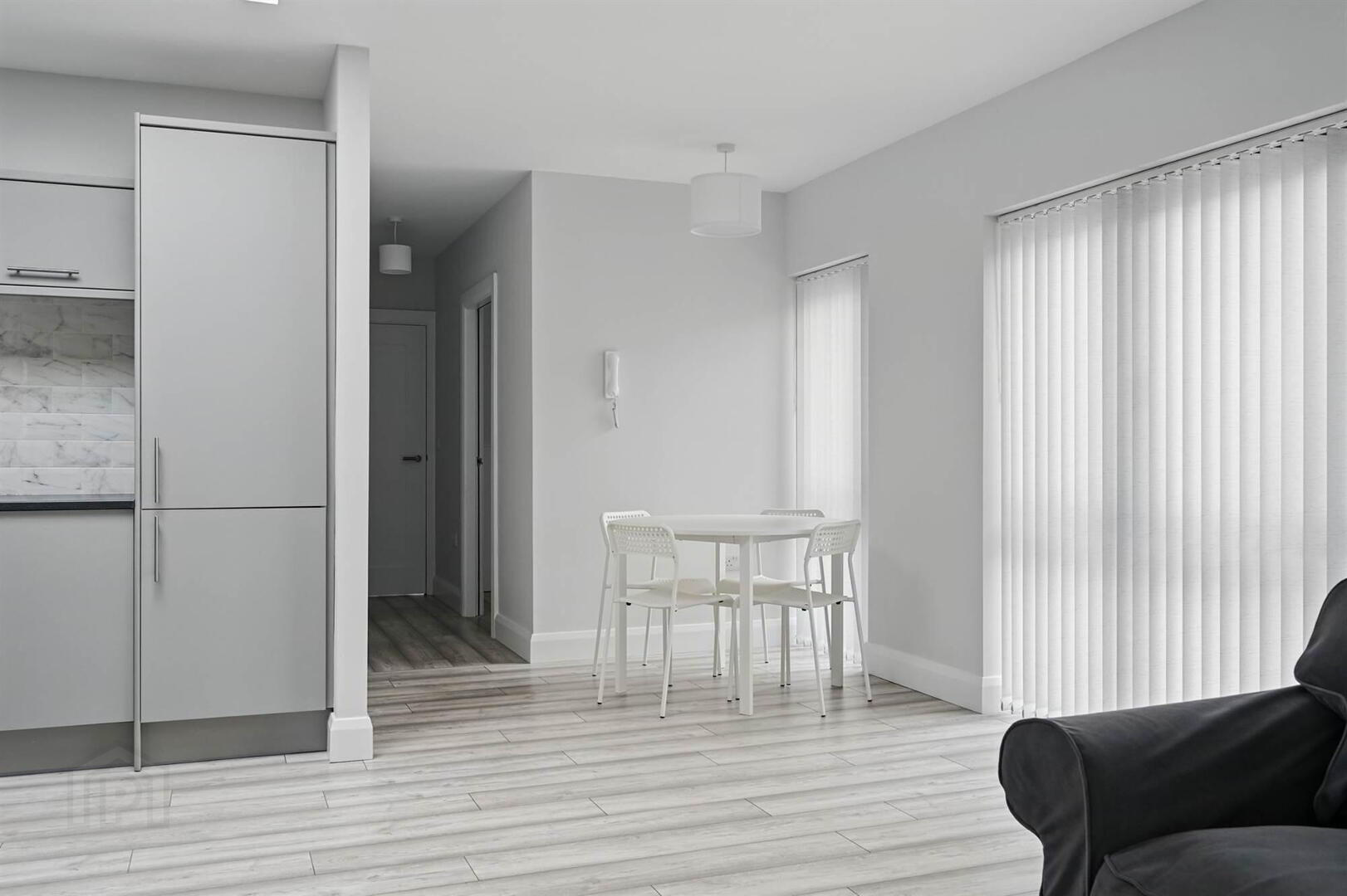 Apt 6, 37 Wellington Park 8 of 12