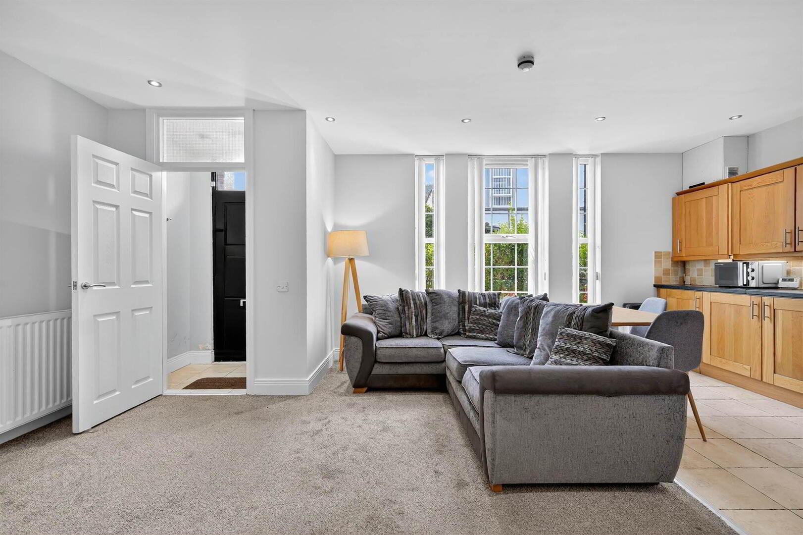Apt 1, 25-27 Dunluce Avenue 3 of 16