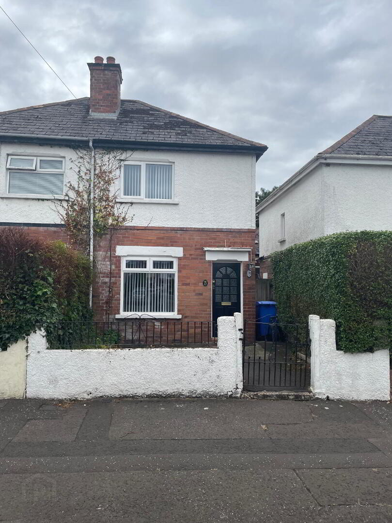 17 Dunraven Park 1 of 10