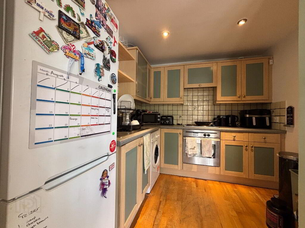 32b Ashley Avenue 3 of 7