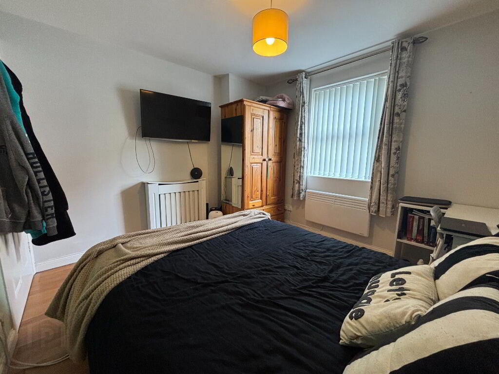 32b Ashley Avenue 5 of 7