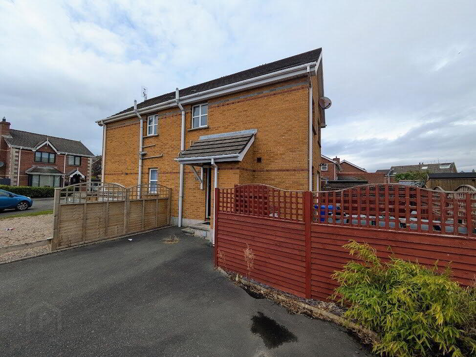 11 Whitethorn Drive 1 of 8
