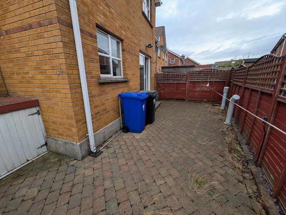 11 Whitethorn Drive 8 of 8