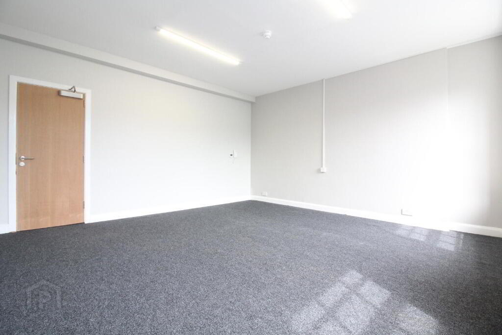 9 Suite Avonmore House, 15 Church Square 6 of 8