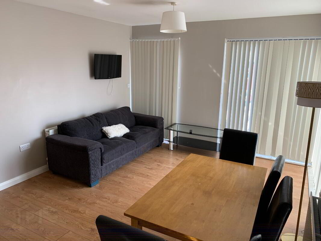 Apt 9 Ivy House, 1 Walnut Street 2 of 5