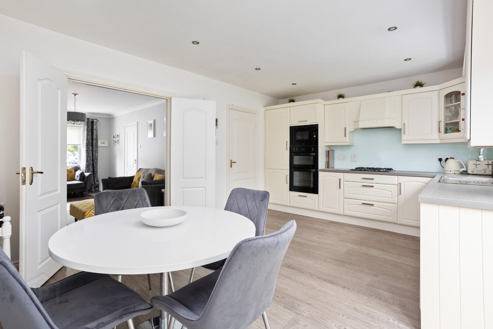 15 Fforster Drive 8 of 22