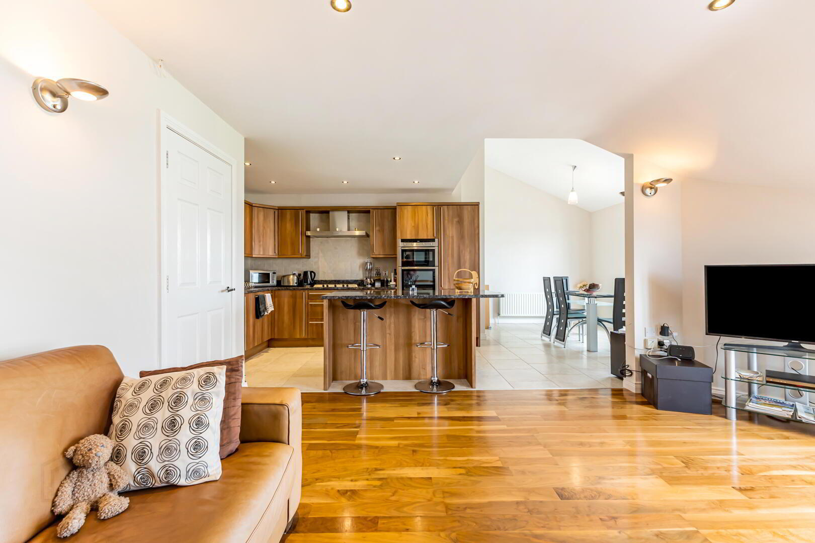 Apartment 6 15 Main Street 17 of 34