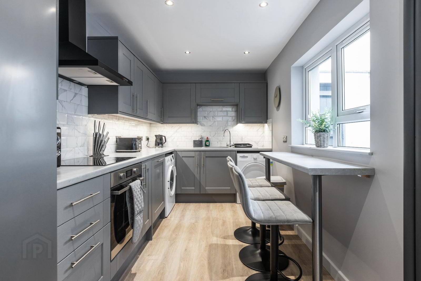 Room 1, 166 Woodstock Road 3 of 10