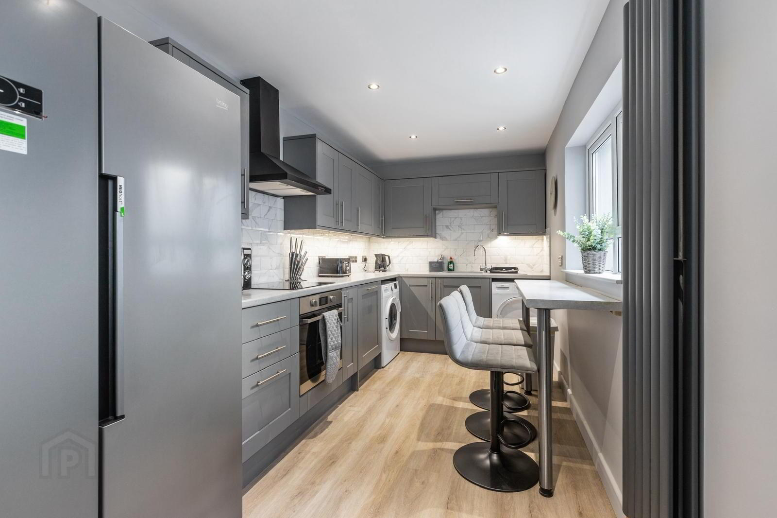 Room 1, 166 Woodstock Road 4 of 10