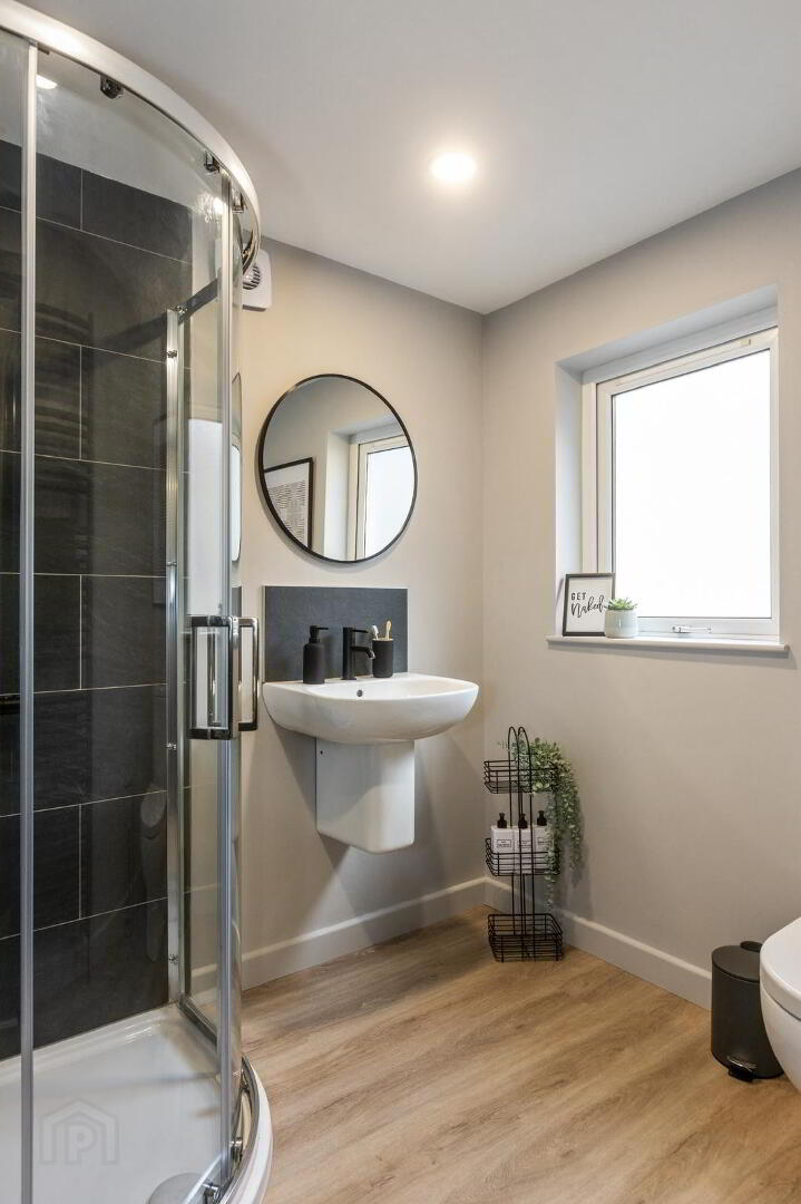 Room 1, 166 Woodstock Road 5 of 10