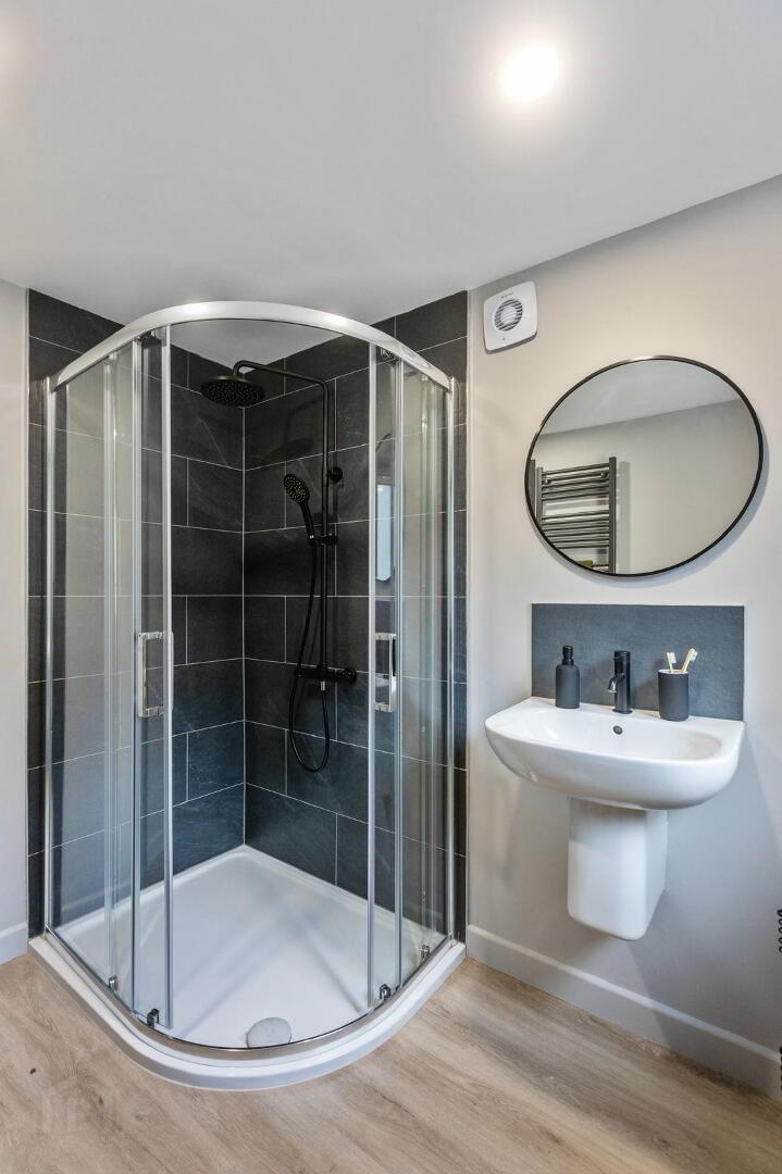 Room 1, 166 Woodstock Road 6 of 10