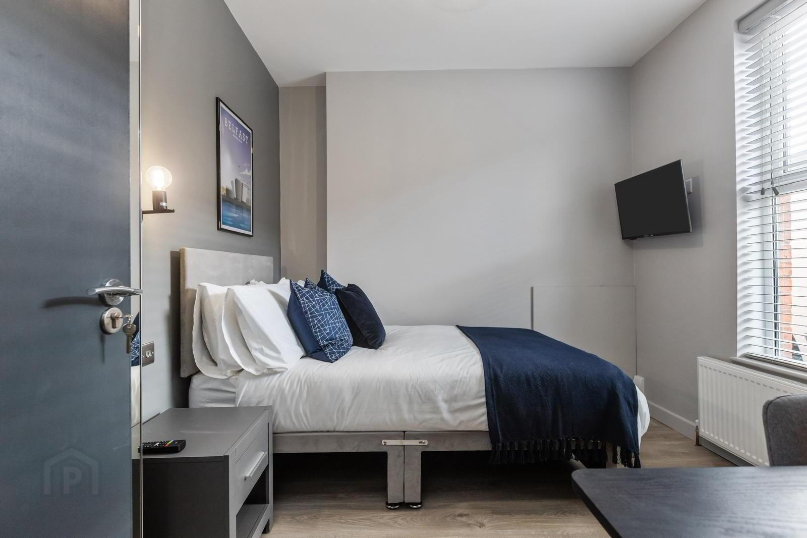 Room 1, 166 Woodstock Road 9 of 10