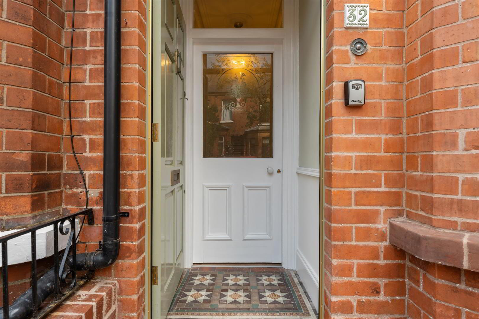 32 Adelaide Avenue 3 of 24