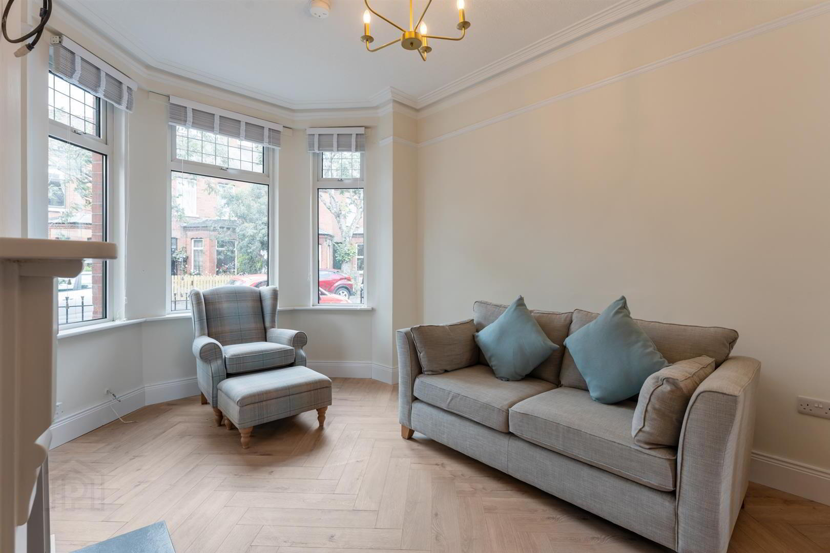 32 Adelaide Avenue 8 of 24