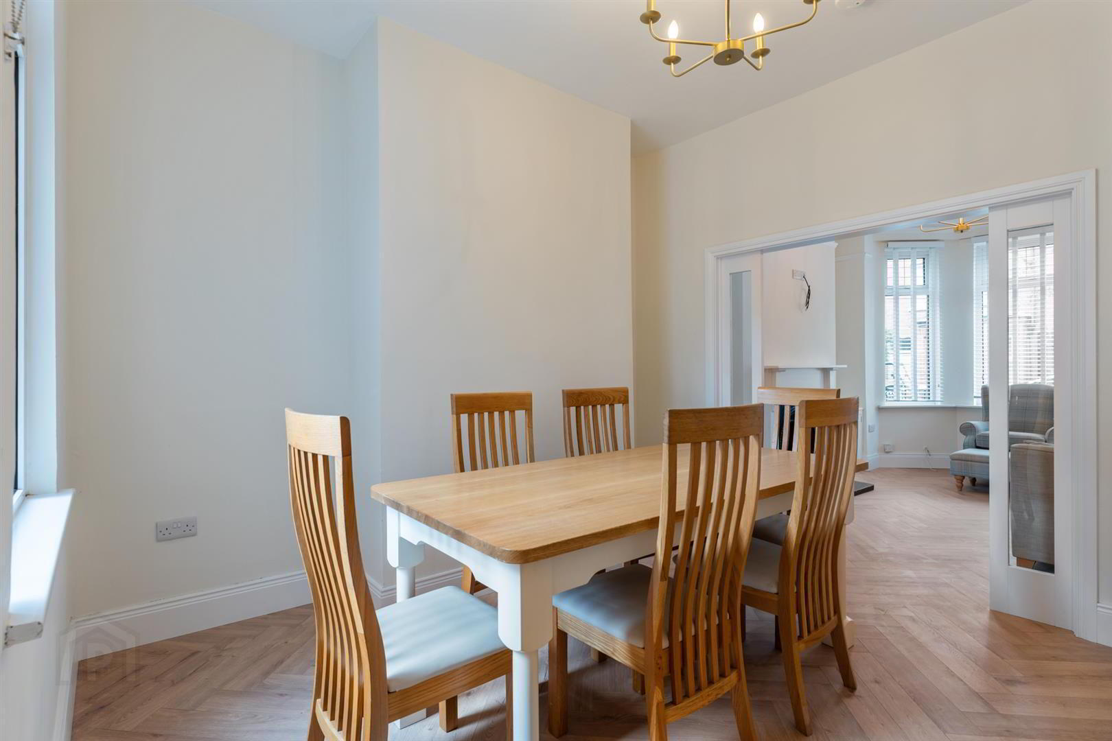 32 Adelaide Avenue 9 of 24