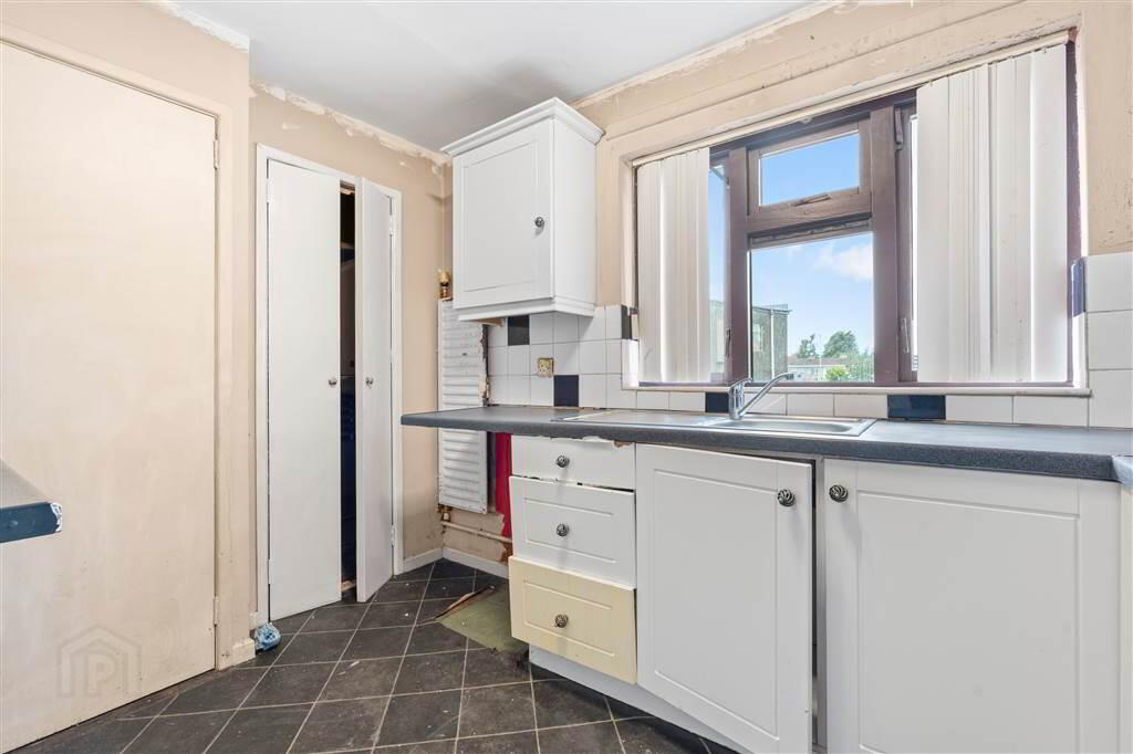 48d Broadway Avenue 9 of 16