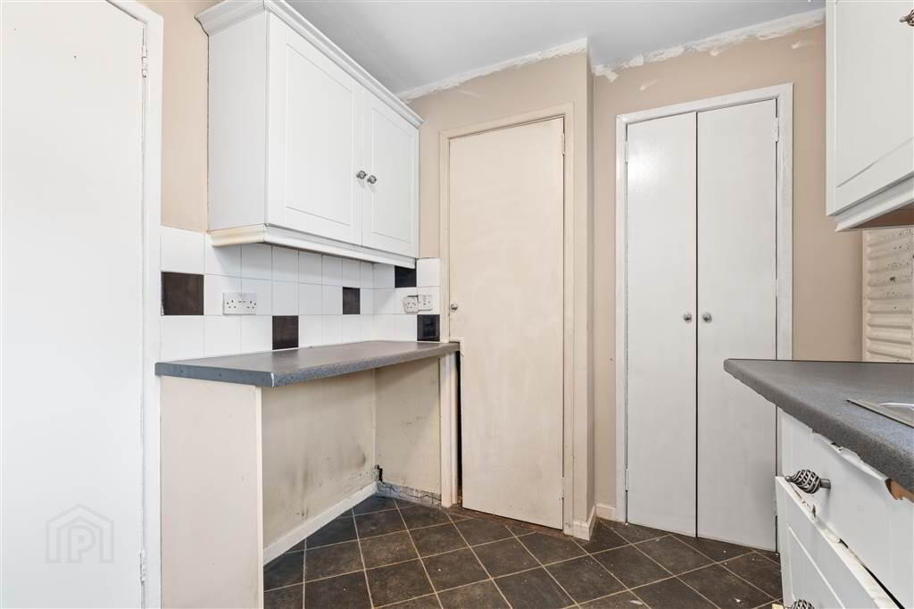 48d Broadway Avenue 10 of 16