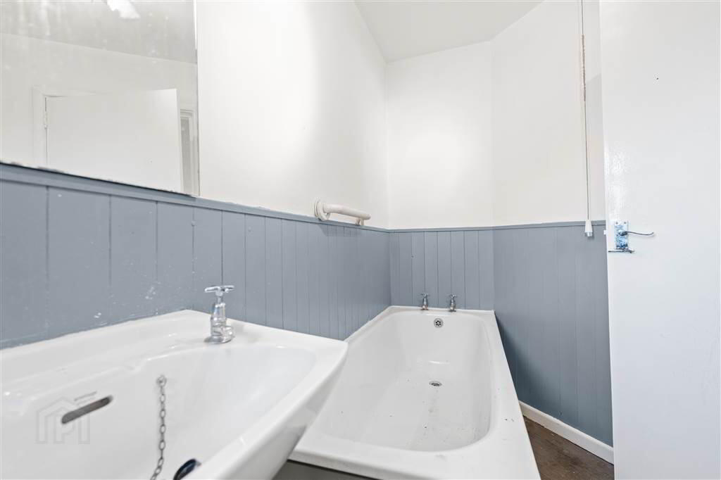 48d Broadway Avenue 16 of 16