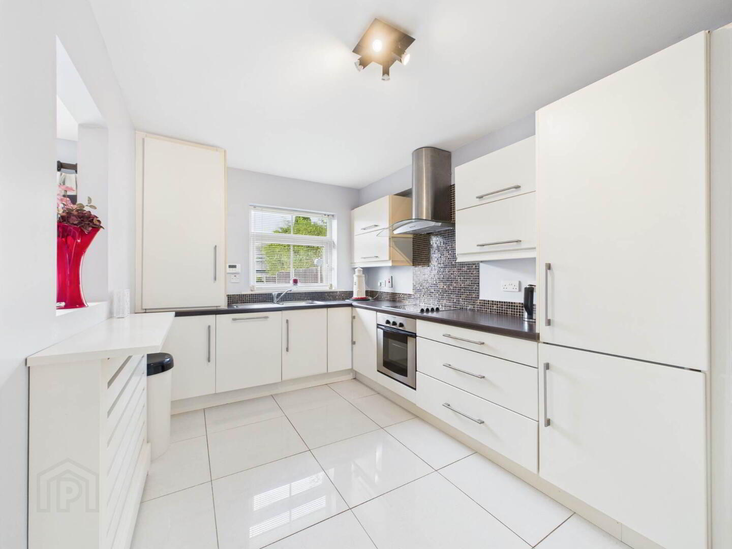 2 Aylesbury Avenue 5 of 16