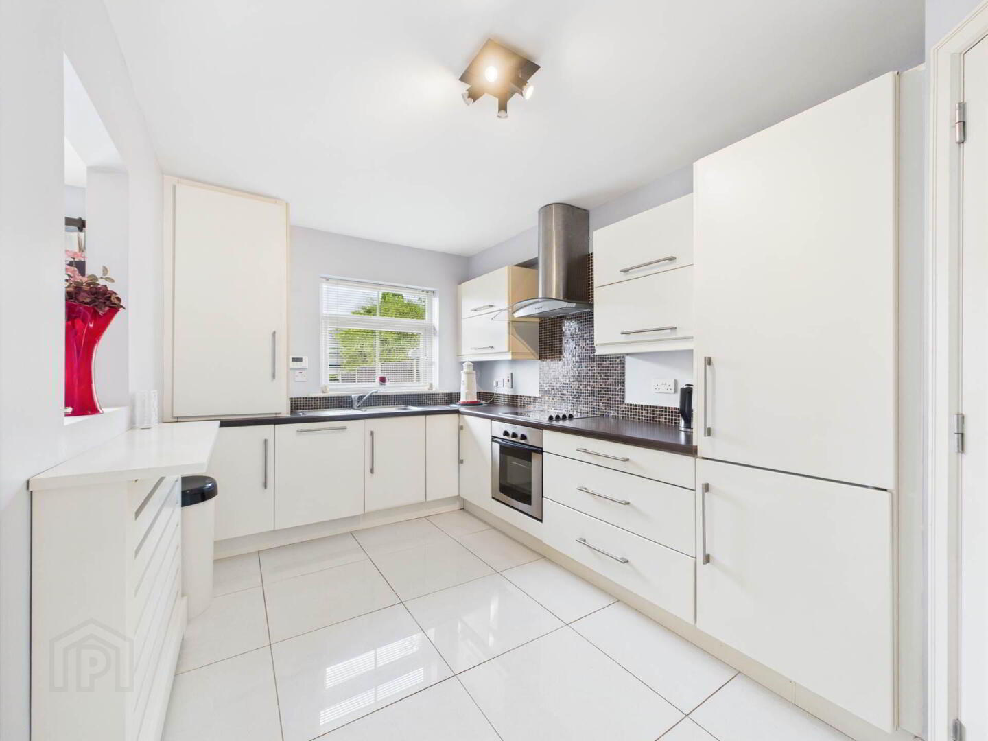 2 Aylesbury Avenue 4 of 16