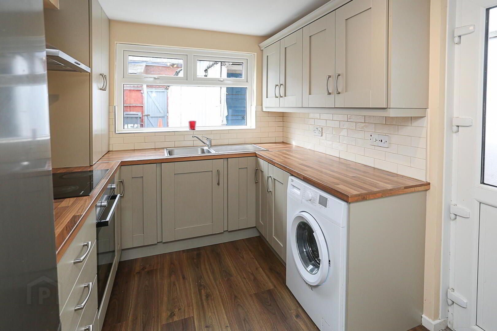 158 Tates Avenue, Belfast 12 of 36