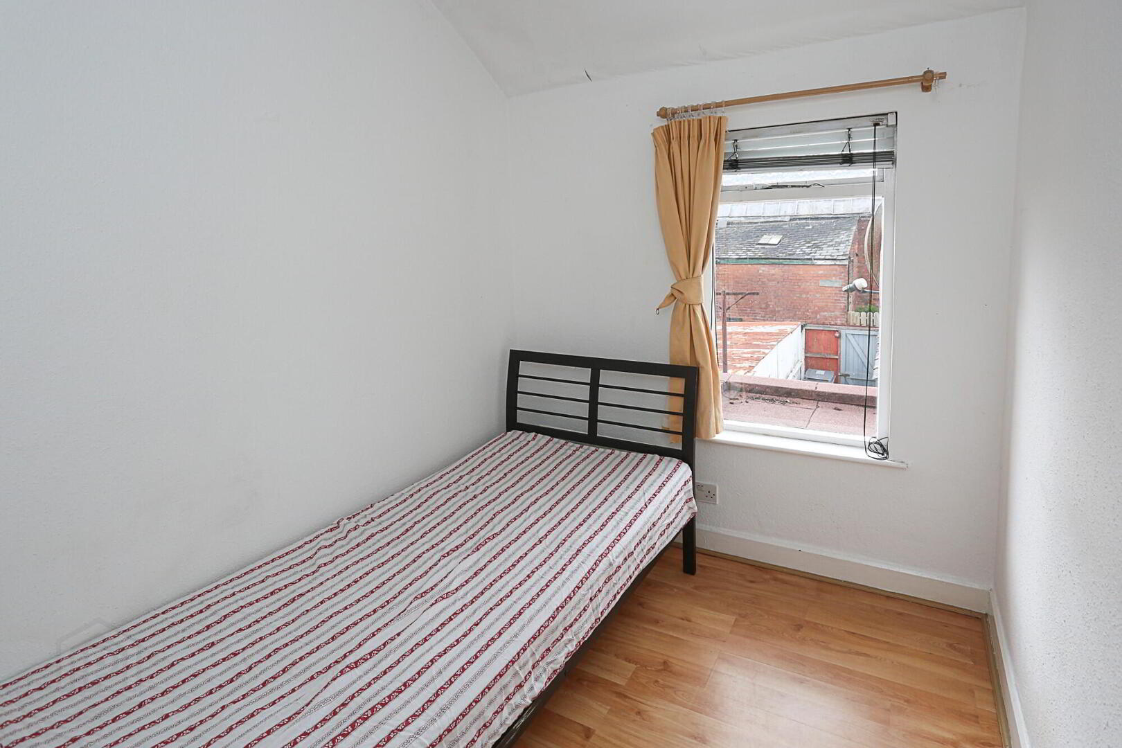 158 Tates Avenue, Belfast 19 of 36