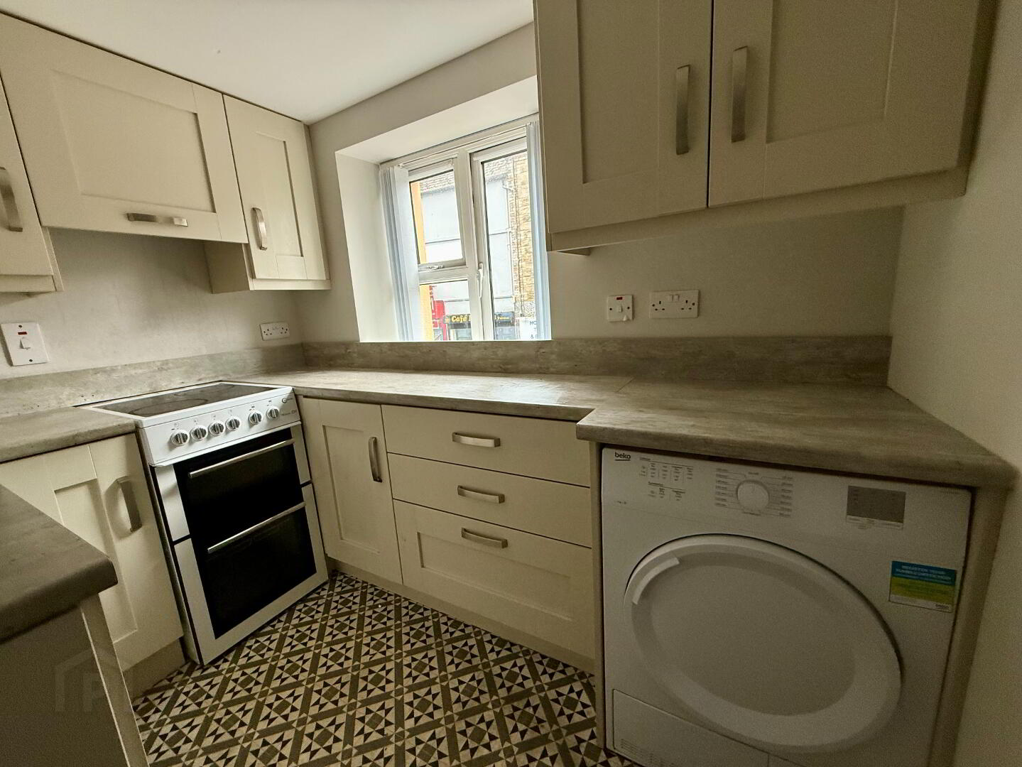 Unit A, 37 Irish Street 5 of 16