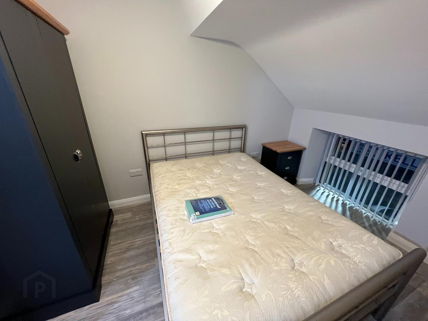 Unit A, 37 Irish Street 12 of 16