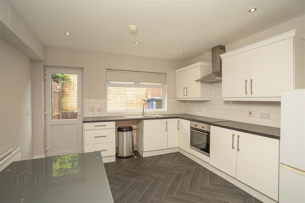 17 Railway Street 5 of 12