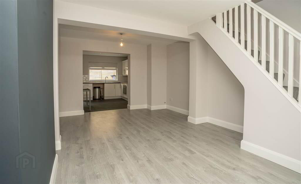 17 Railway Street 3 of 12