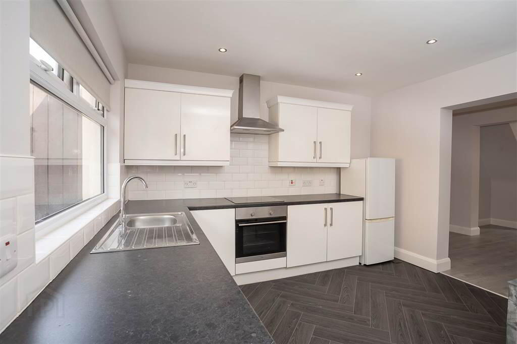 17 Railway Street 6 of 12