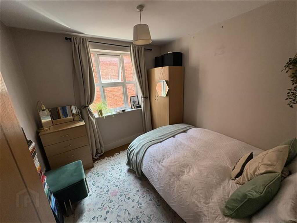 Apt 3, 36 Wellington Park 6 of 9