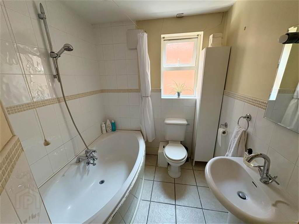 Apt 3, 36 Wellington Park 7 of 9