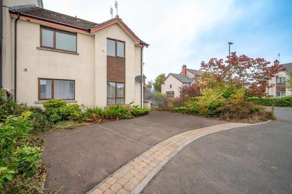66 Shaftesbury Road 1 of 12