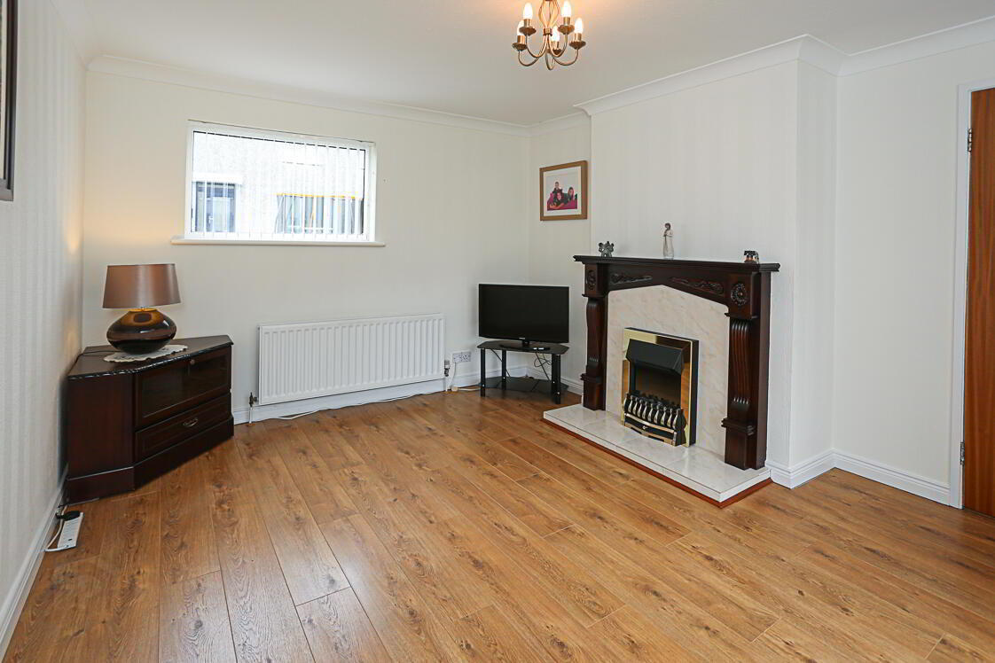 13 Ballyhalbert Gardens 4 of 24