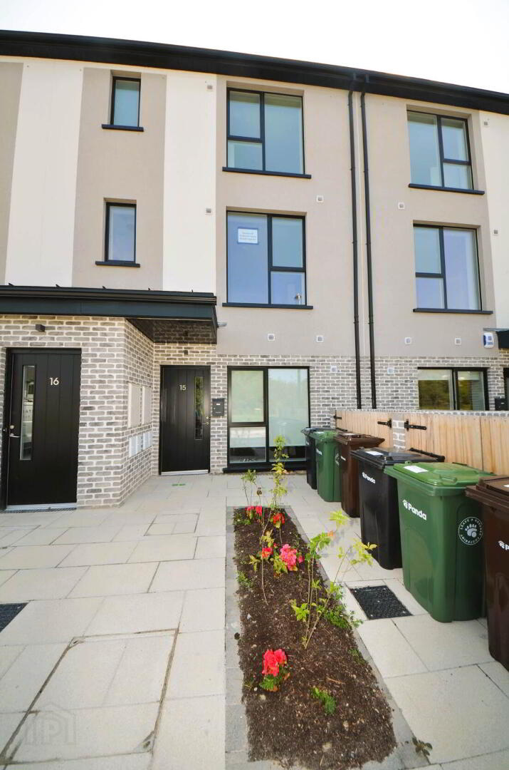 15 Skylark Green 1 of 14