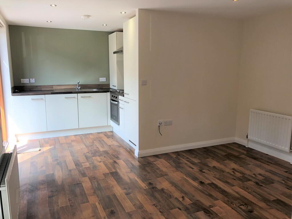 Apt 6, 10 Belmont Avenue West 3 of 9