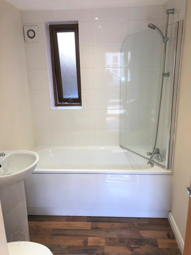 Apt 6, 10 Belmont Avenue West 8 of 9