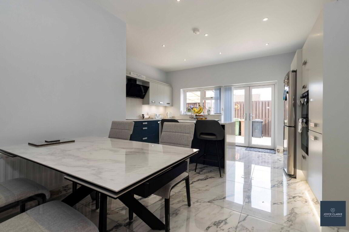12 Ashgrove Road 10 of 42
