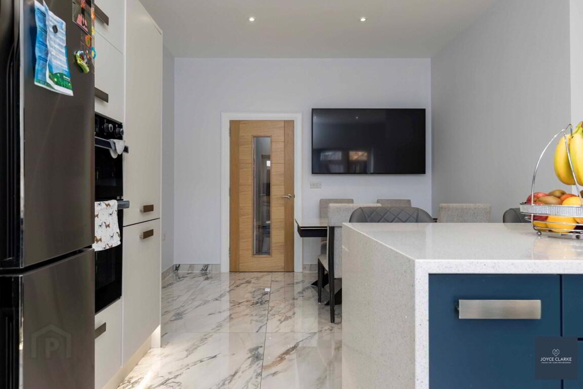 12 Ashgrove Road 18 of 42