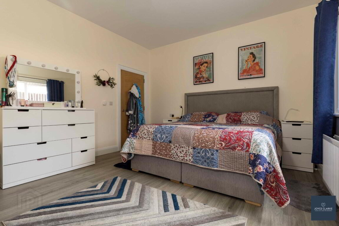 12 Ashgrove Road 21 of 42
