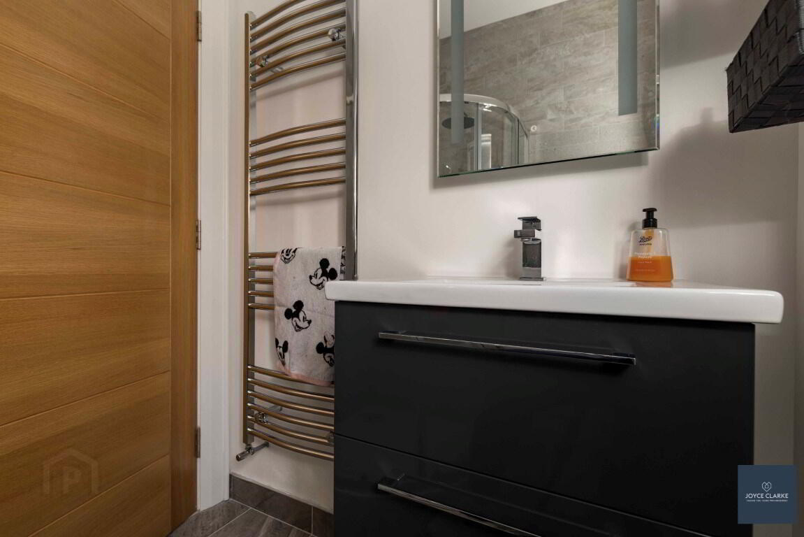 12 Ashgrove Road 24 of 42