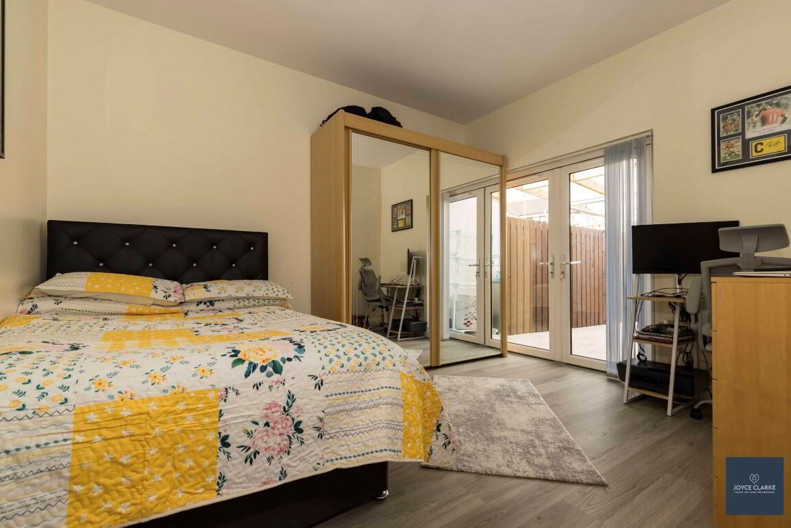 12 Ashgrove Road 25 of 42