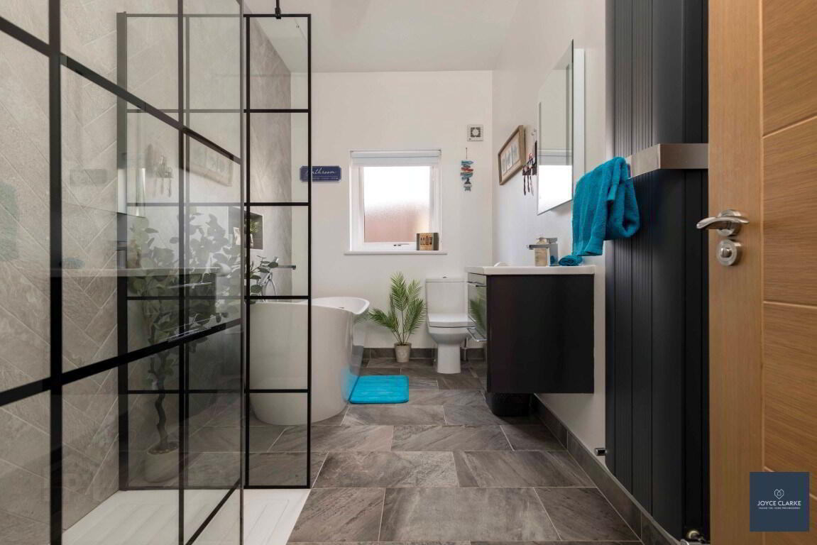 12 Ashgrove Road 28 of 42