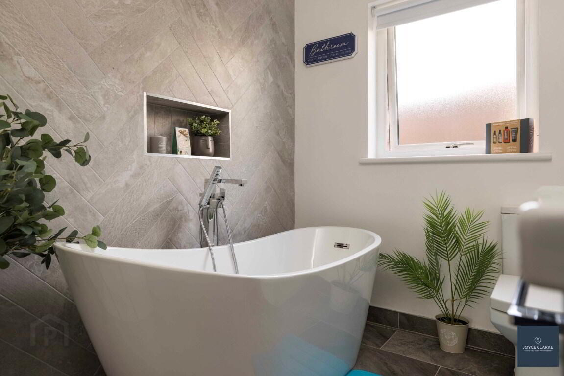 12 Ashgrove Road 29 of 42