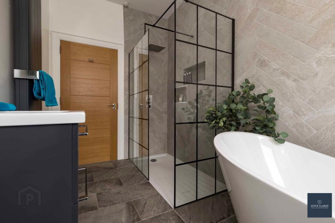 12 Ashgrove Road 33 of 42
