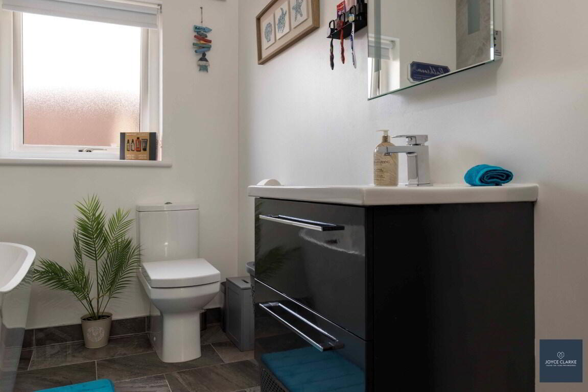 12 Ashgrove Road 34 of 42