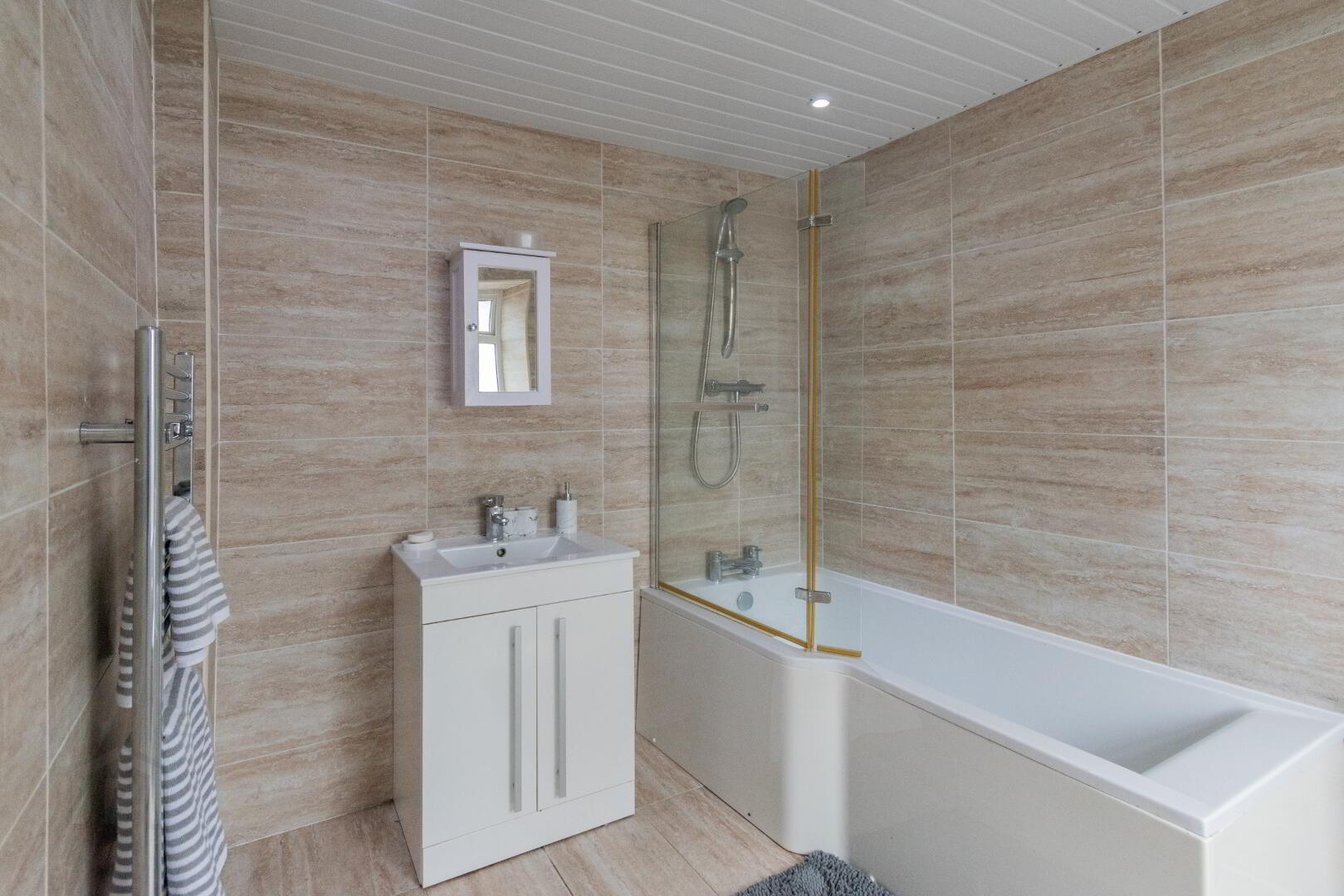 Pinegrove Cottage, 126 Doury Road 4 of 47