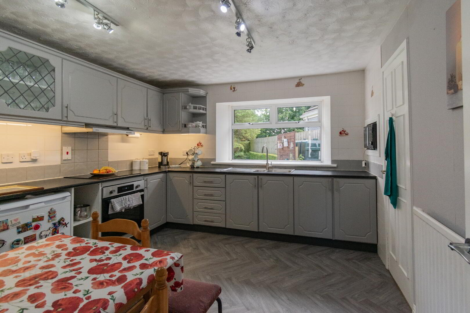 Pinegrove Cottage, 126 Doury Road 12 of 47