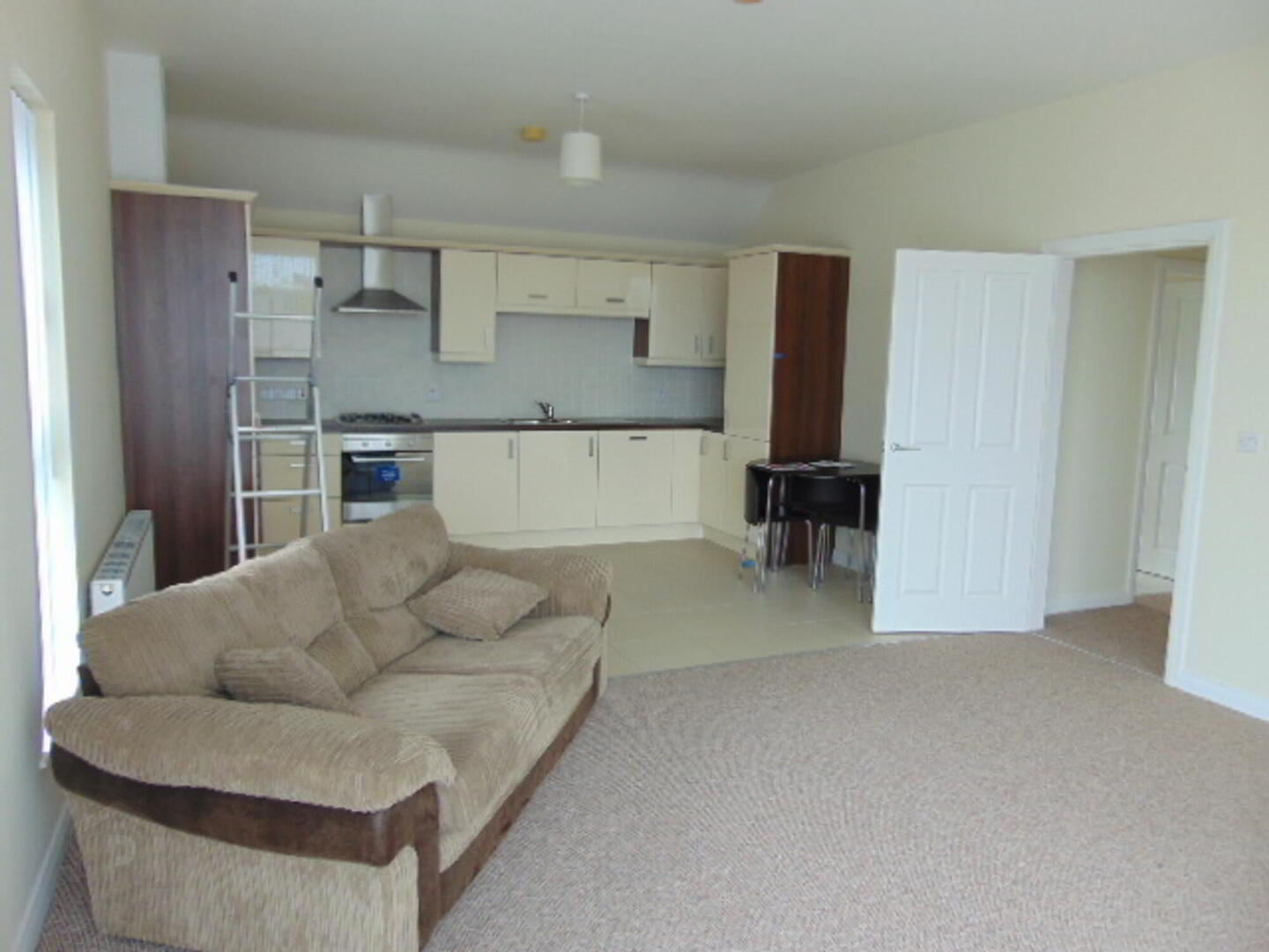 37 Lakeside Court 3 of 10